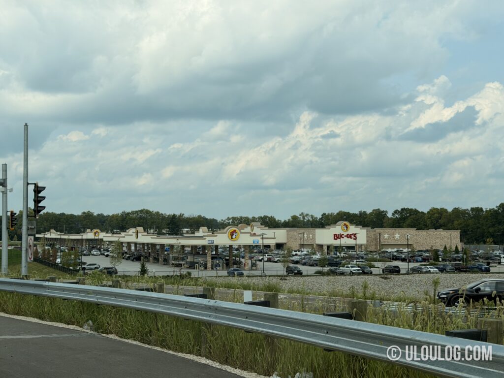 バッキーズ オハイオ1号店の巨大なガソリンスタンド